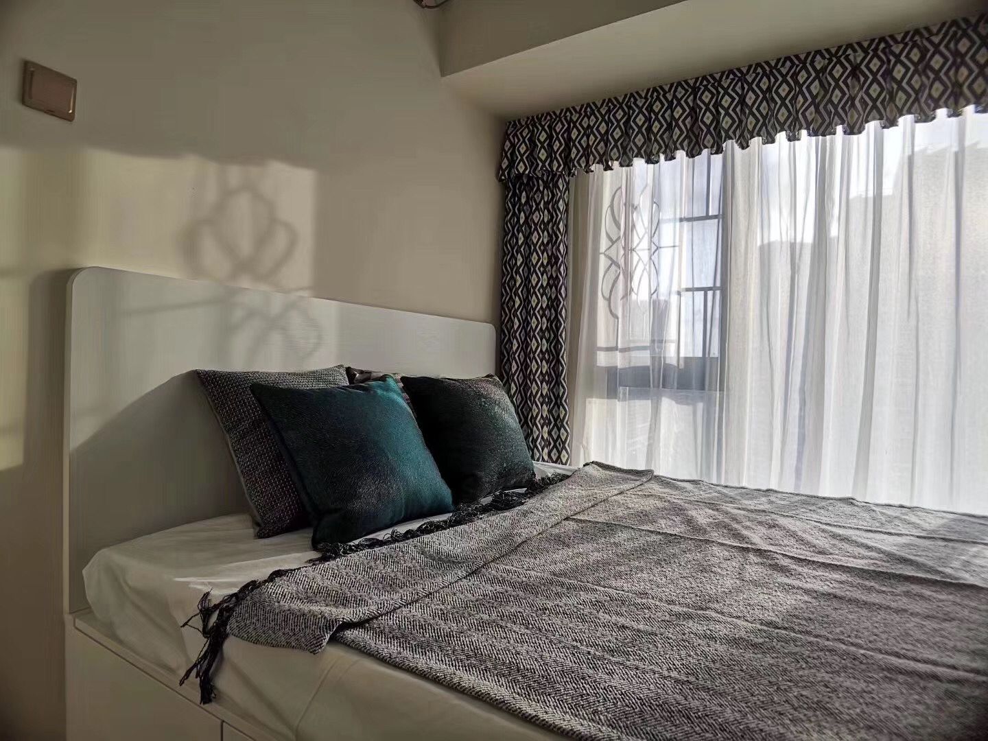 布吉木棉湾窗帘定做东方半岛花园家居遮光窗帘安装